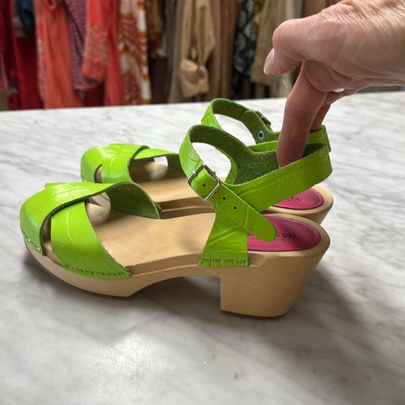 Anthropologie | Swedish Hasbeens Mirja Heeled Clog Sandal in Neon Green 39 - Picture 4 of 13